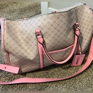 Steve Madden Bspeedy SM Logo travel duffel bag